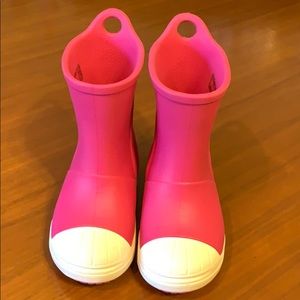 Size 7 crocs rain boots baby